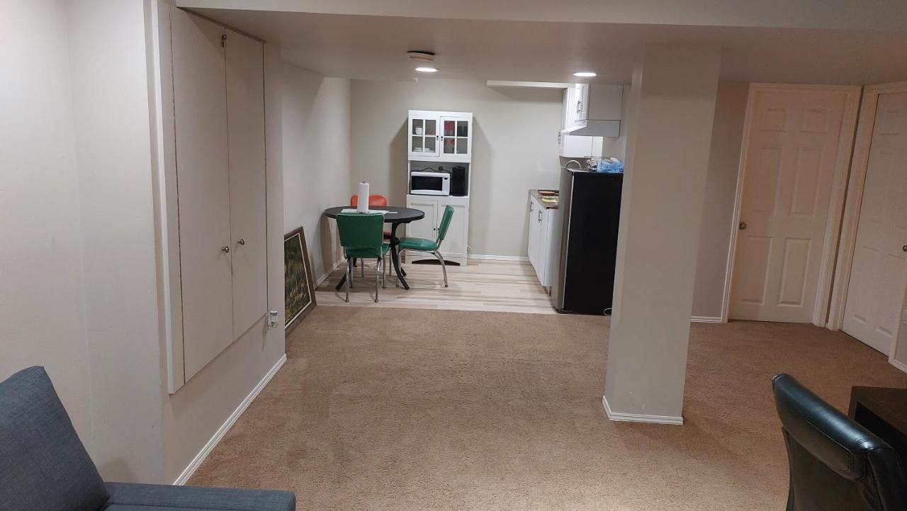 Lovely 1-Bedroom Basement Suite Winnipeg Eksteriør billede