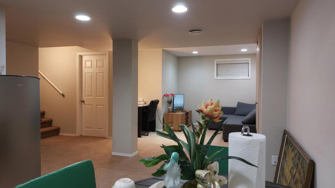 Lovely 1-Bedroom Basement Suite Winnipeg Eksteriør billede